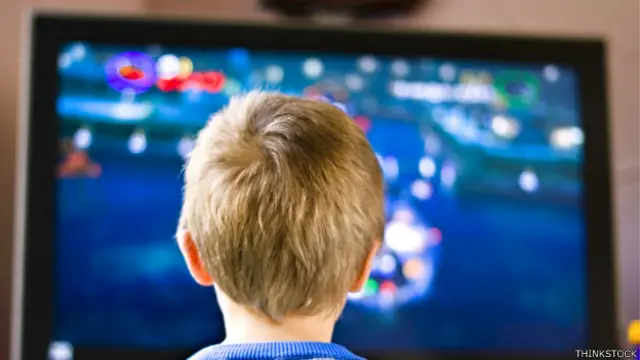 Las computadoras son buenas herramientas para aprender, pero muchos niños solo las usan para jugar.