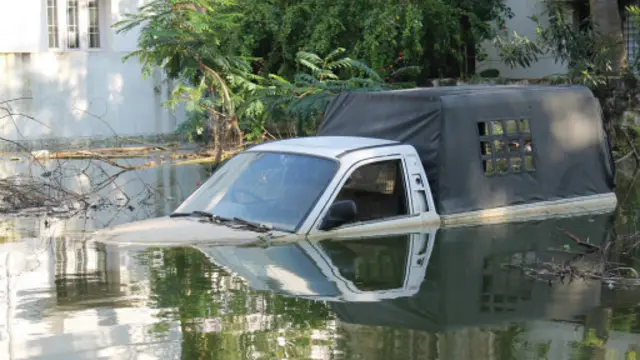 பல இடங்களில் இன்னும் வெள்ளம் வடியவில்லை