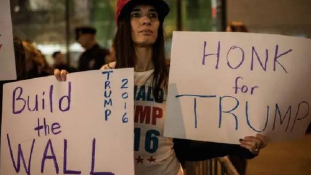 مؤيدة لترامب خارج استوديوهات "إن بي سي"