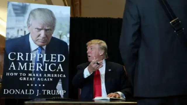 ترامب يوقع نسخا من كتابه الأخير "أمريكا المريضة"