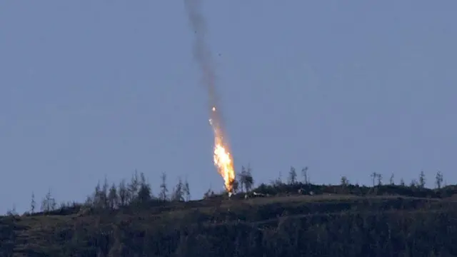 ترکیه وايي، الوتکو یې لومړی روسۍ الوتکې ته خبر ورکړی چې د ترکیې هوايي حریم ته ننوتلې، خو خبرداری یې بابیزه ګڼلی، ځکه دوی وویشتله