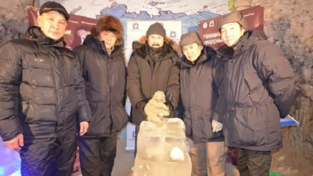 فريق البحث الذي عثر على الشبلين المحنطين في سيبيريا