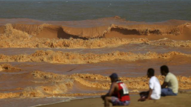 Volume de lama oriunda do desastre equivale a 25 piscinas olímpicas de resíduos químicos em Minas Gerais e no Espírito Santo. 