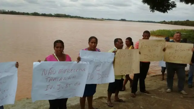 Pescadores fizeram protesto na terça-feira