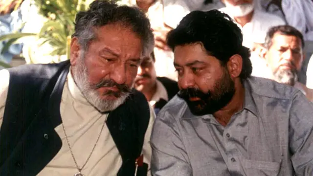 مرحوم پیر پگارا شاہ مردان شاہ بَرملا کہتے تھے کہ وہ جی ایچ کیو کے آدمی ہیں جبکہ موجودہ پیر پگارا پیر صبغت اللہ شاہ نے بھی یہ روایت جاری رکھی ہے