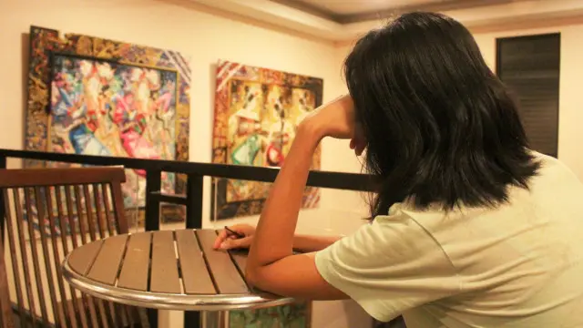 Nadia mengalami kekerasan mental, fisik, dan seksual oleh suaminya sendiri.