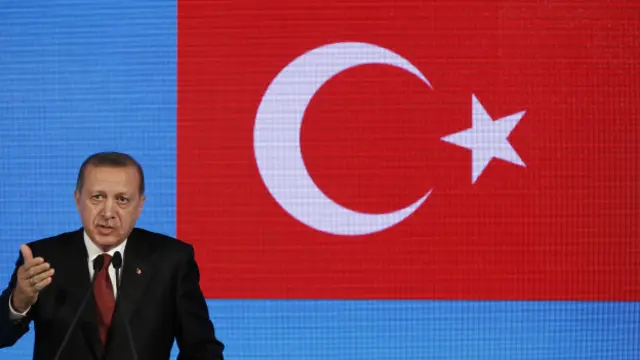 رجب طیب اردوغان، رئیسجمهوری ترکیه، در این کشور وضعیت اضطراری برقرار کرده