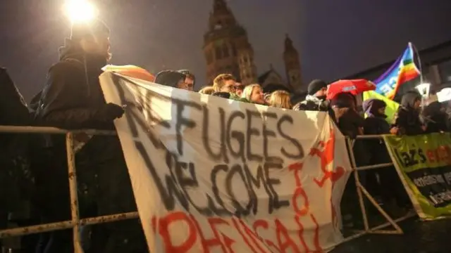 نظمت مظاهرة مناصرة للاجئين في مدينة مينتز في وقت المسيرة