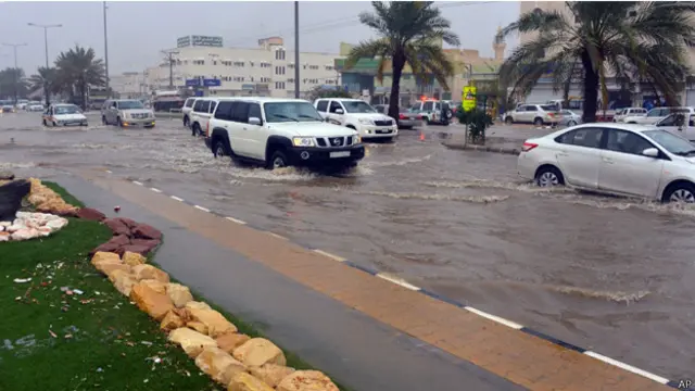 شوارع الرياض غمرتها المياه