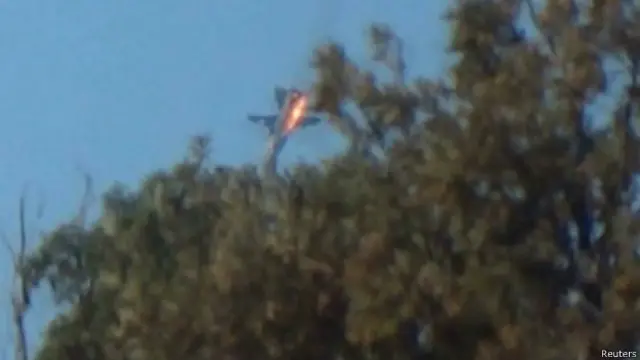 El avión cayó en una zona montañosa de la frontera entre Siria y Turquía.