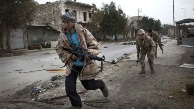 Türkmən qiyamçılar Suriyanın Hələb şəhərində, 2013-cü il.