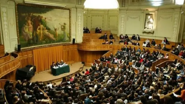 محاضرة بجامعة السوربون