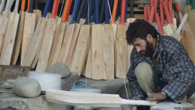 कश्मीर, बैट उद्योग