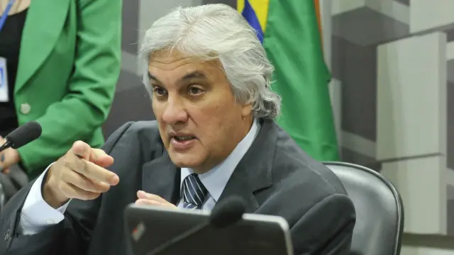 Delcidio Amaral ialah ketua koalisi Partai Pekerja di Senat Brasil.