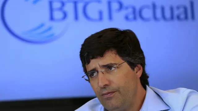 Andre Esteves, orang terkaya ke-13 Brasil dengan perkiraan nilai kekayaan mencapai US$2,5 miliar atau sekitar Rp34,1 triliun, ditahan di Rio de Janeiro.