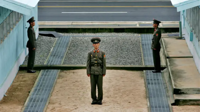 去年共有1276名脱北者，这些人通常经中国到达第三方国家，然后再进入韩国