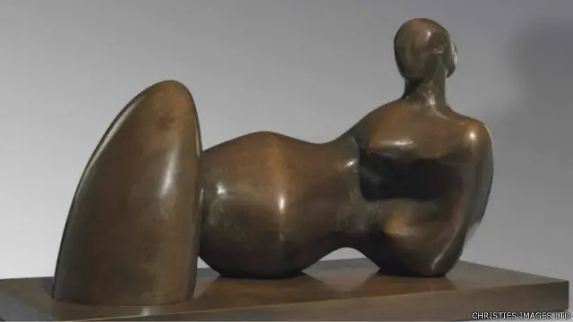 اشترى شخص مجهول منحوتة الفنان البريطاني هنري مور