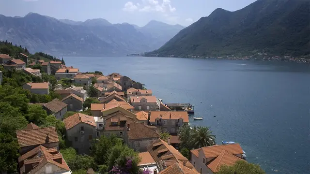 Montenegro nằm bên bờ biển Adriatic