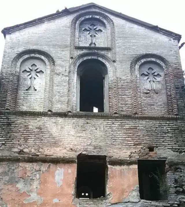 Zaqatada qədim məbədın qalıqları. 