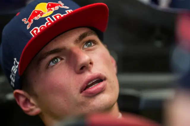 Max Verstappen debutó en la F1 a los 17 años cuando todavía no tenía permiso para conducir en las calles.