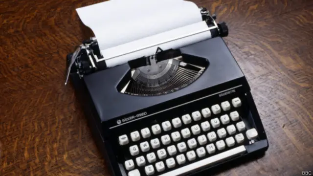 美国某些州的丧葬承办人必须使用打字机打印死亡证明