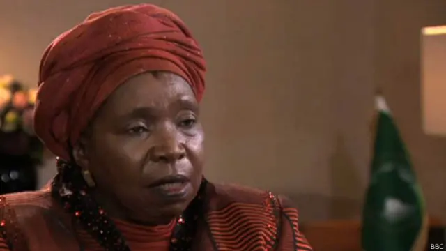 Afrika Birliği Başkanı Nkosazana Dlamini-Zuma "Kızlar eğitim görmeli" diyor 