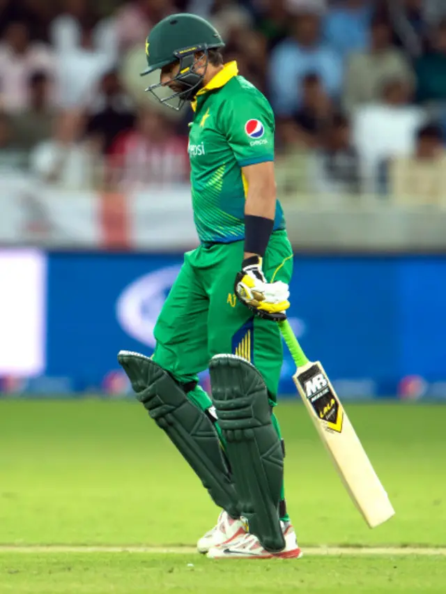 اس شکست نے شاہد آفریدی کا بحیثیت کپتان حساب بھی اب پندرہ پندرہ سے برابر کردیا