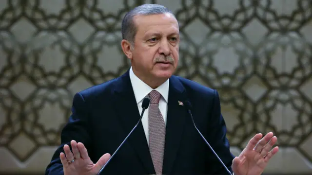 Türkiyə prezidenti Recep Tayyip Erdoğan təyyarənin vurulmasına görə üzr istəməyəcəyini deyib.