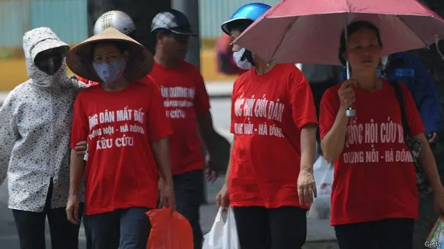 Một nhóm người dân Việt Nam đấu tranh đòi công lý