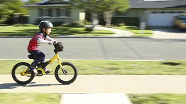 Niño en bicicleta