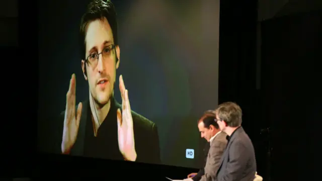 Эдвард Сноуден по видеосвзяи