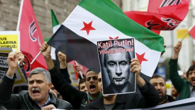  از سپتامبر سال گذشته که روسیه با نیروی هوایی خود به طور فعال وارد مناقشات درونی سوریه شد ترکیه در موضع باز هم سخت‌تری قرار گرفت و ابتدا حاضر به پذیرش این رویکرد روسیه نشد