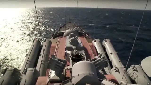 俄導彈巡洋艦「莫斯科」號的遠程艦空導彈系統將為俄羅斯戰機提供保護。