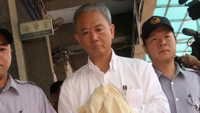 被起诉的魏家兄弟之一魏应充，原先被检方求处重刑并一度被收押，但他在此一无罪判决前已获交保。