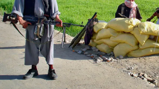 په وروستۍ لسیزه کې افغانستان د ناقانونه وسلو پر ټولولو د ملګرو مرستندویه هېوادونو میلیونونه ډالر ولګول، خو پایله یې داسې ده د ډېرو باور دا دی لکه په کندوز کې زموږ سترګو لیدلي وسله وال او ورته نور خلک د ټوپک له شپېلۍ ډوډۍ خوري، ټیکاو او سمسمکي ته به هیلې لږې وي.