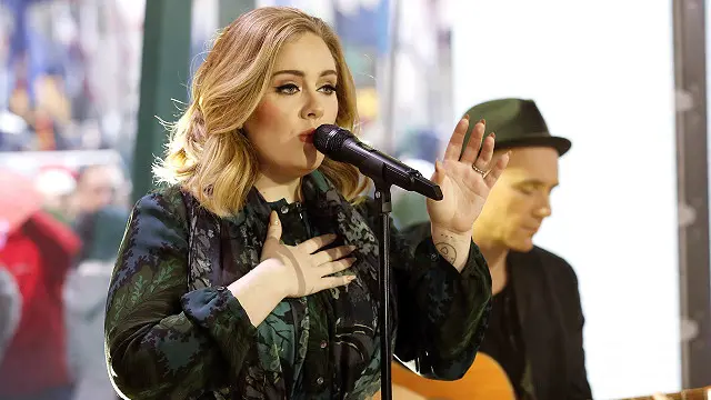 تضاعفت مبيعات ألبوم أديل في أسبوعه الأول بمقدار ثماني مرات عن أي ألبوم آخر هذا العام