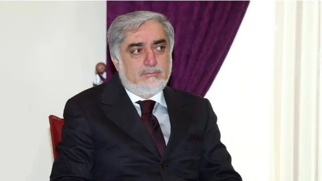 کاربران شبکه‌های اجتماعی همواره از 'شیک‌پوشی' آقای عبدالله انتقاد کرده‌اند