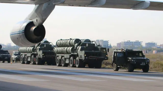 Hỏa tiễn S-400 được Nga đưa tới khu vực để tăng sức yểm trợ cho các chiến đấu cơ