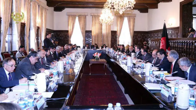 ځینو والیان وايي، لا تر اوسه د سړک جوړونې او پوهنې په برخو کې ډېر کار نه دی شوی او خلک هم د دغه راز پروژو ترسره کېدو غوښتونکي دي