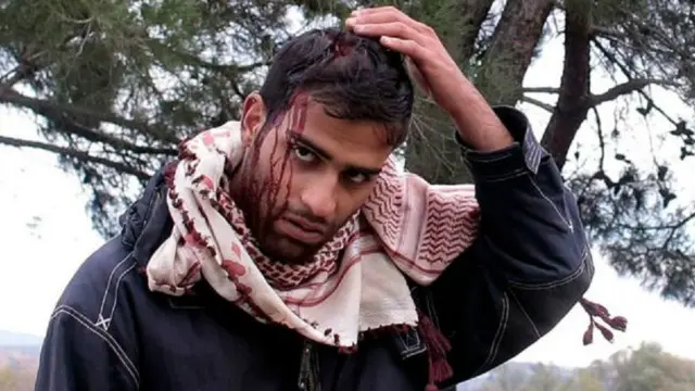 مقدونیہ میں داخلے کی اجازت نہ ملنے والے ایک شخص نے ٹرین کی بوگی کے اوپر چڑھ پر بجلی کی تاروں کو چھوا، جس کے بعد اسے ہسپتال پہنچا دیا گیا