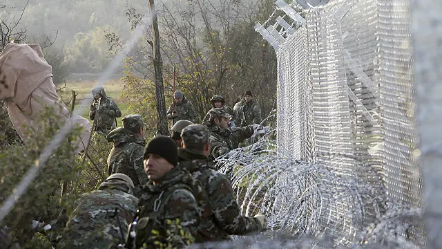 نصب الجيش المقدوني سياجا من الأسلاك الشائكة على الحدود مع اليونان