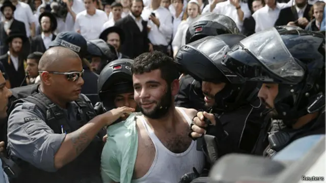 په اسرائیلي زندانونو کې د فلسطیني بندیانو شمېر نژدې اوو زرو کسانو ته رسېږي، چې ۴۳۰ پکې کم عمره ماشومان او څلوېښت ښځې دي.