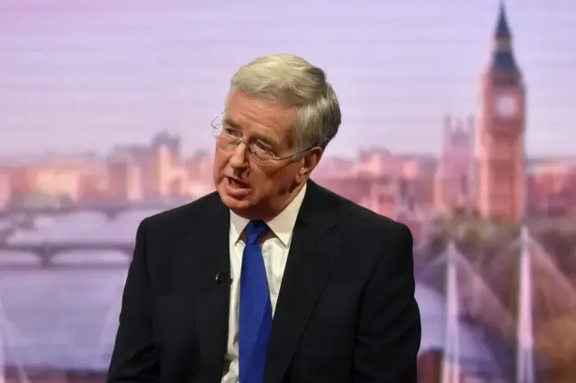 國防大臣法倫（Michael Fallon）對BBC表示，「這不會發生，」但他說英國公司可能會被要求報告他們雇佣外國人的數字。