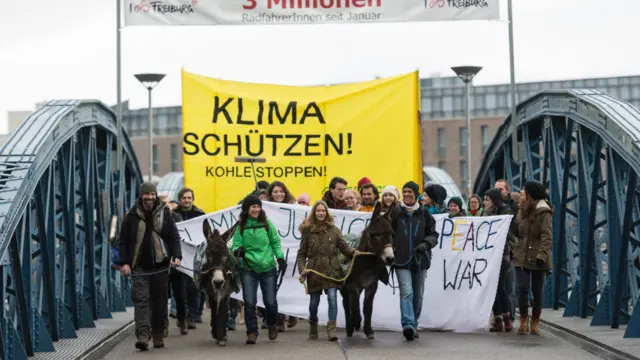 德国弗赖堡的环保人士上街示威