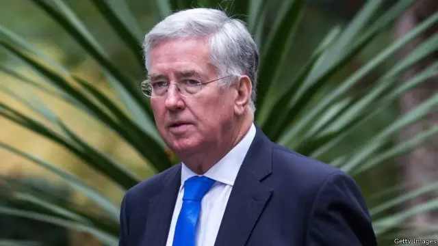 دولت اسلامیہ کو صرف طاقت کے زور سے دبایا جا سکتا ہے: برطانوی وزیر دفاع مائیکل فیلن