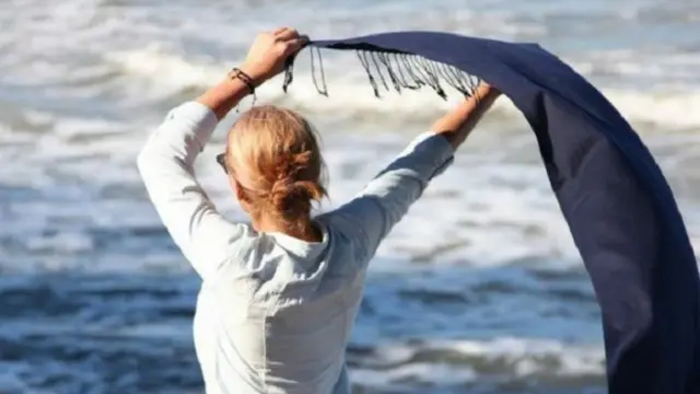 شجعت حملة "حريتي المسروقة" الإيرانيات على نشر صور بدون غطاء رأس تحديا لقانون تعميم الحجاب