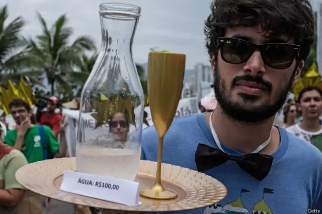 Los ciudadanos encontraron maneras creativas de protestar en Río de Janeiro, Brasil.