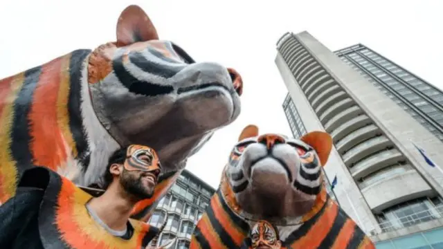 عدد كبير من المتظاهرين تجمعوا في وسط العاصمة البريطانية لندن