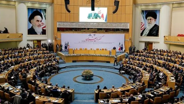 تسعى إيران من خلال جهود مكثفة لرفع العقوبات المفروضة عليها من قوى الغرب لتتمكن من زيادة صادرات النفط