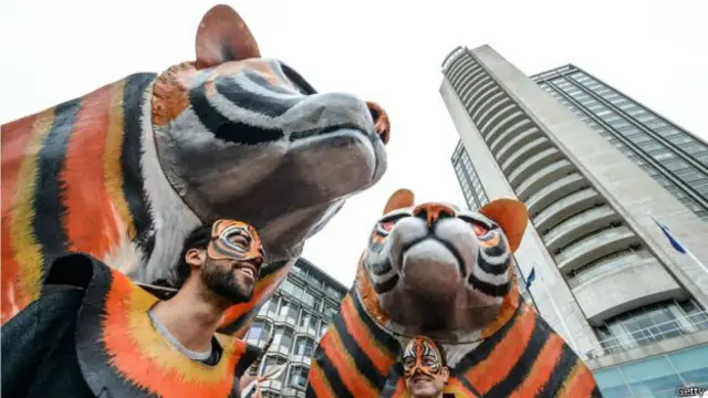 伦敦市中心数千人游行示威